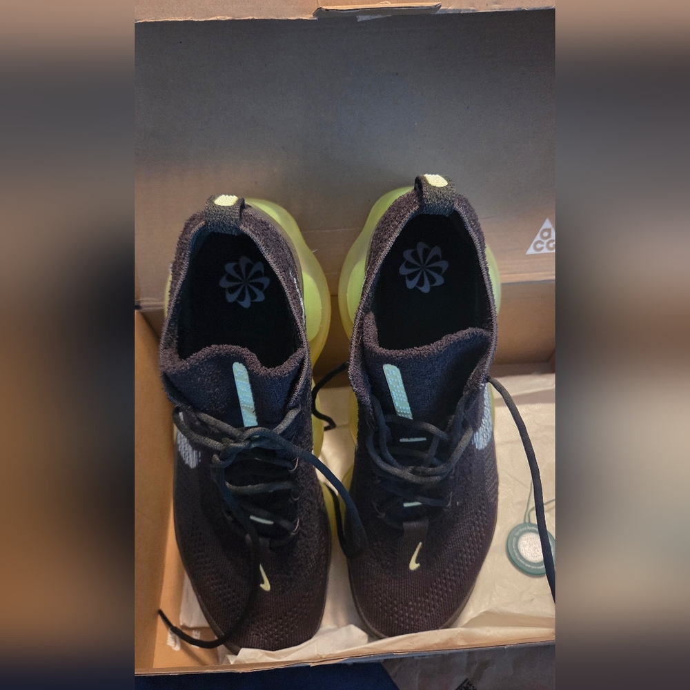 Nike AIR MAX Scorpion M11.Black & Neon Green. Like New In Original Box